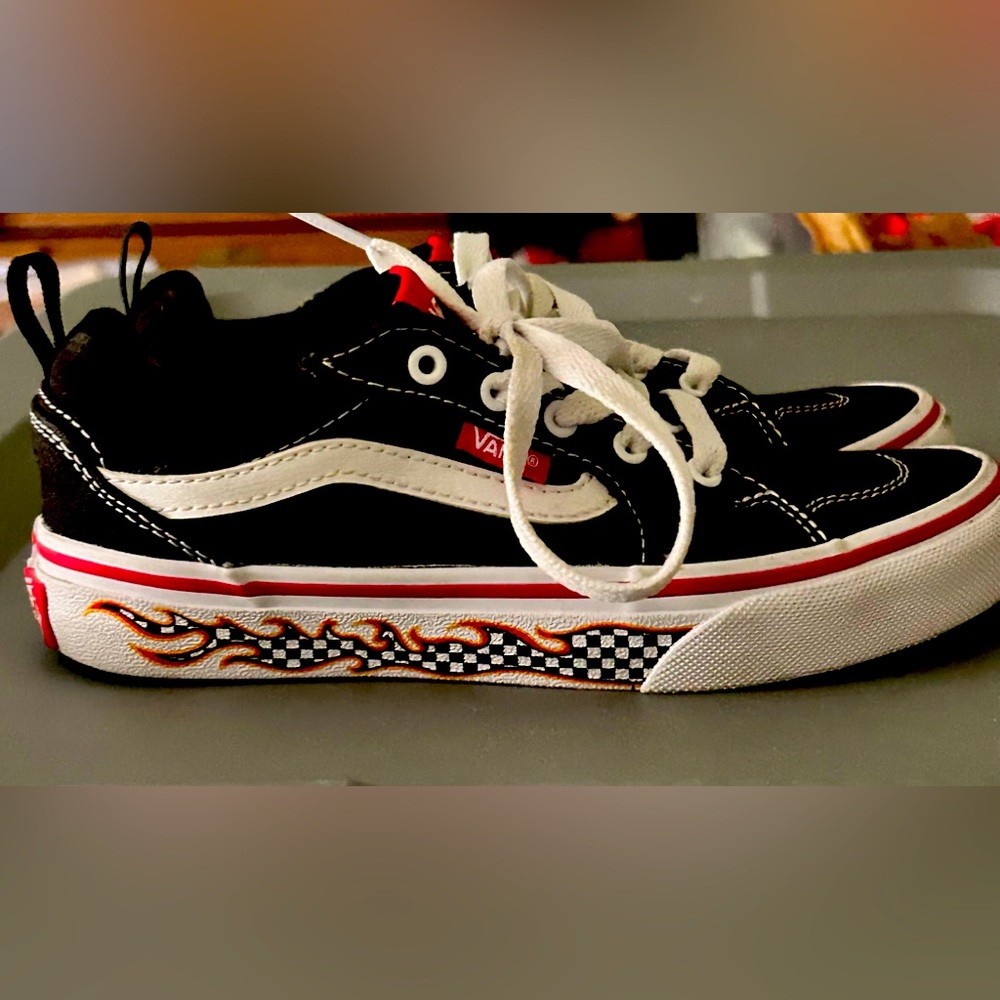 Boys Filmore Checkered Flame Vans Sz 1
